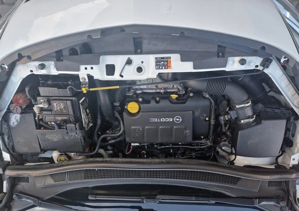 Opel Meriva cena 32600 przebieg: 149600, rok produkcji 2014 z Darłowo małe 79